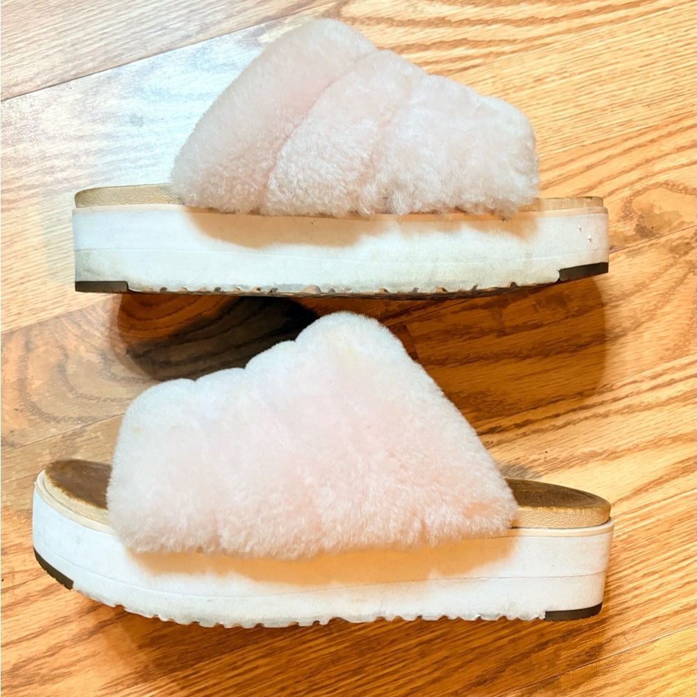 UGG Women's Pale Pink Furry Slippers Size 8.5 - Picture 8 of 13